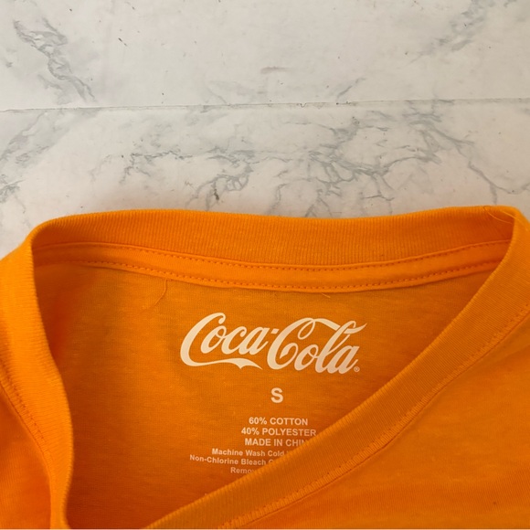 Coca-Cola Brand Fanta Orange Soda t-shirt Sz S Short sleeve Cropped Pullover - Picture 4 of 4